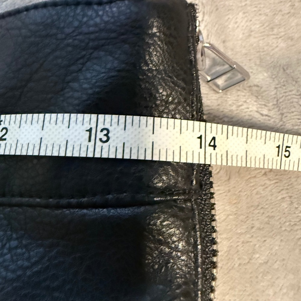 H&M Black Faux Leather Mini Skirt Side Zip US 6‎ EU 38 - Picture 7 of 8
